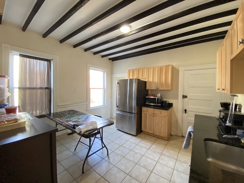 18 Lawn St, Mission Hill