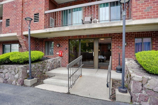 159 Main St, Stoneham