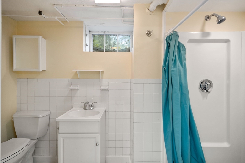 140 Paulson Rd, Waban