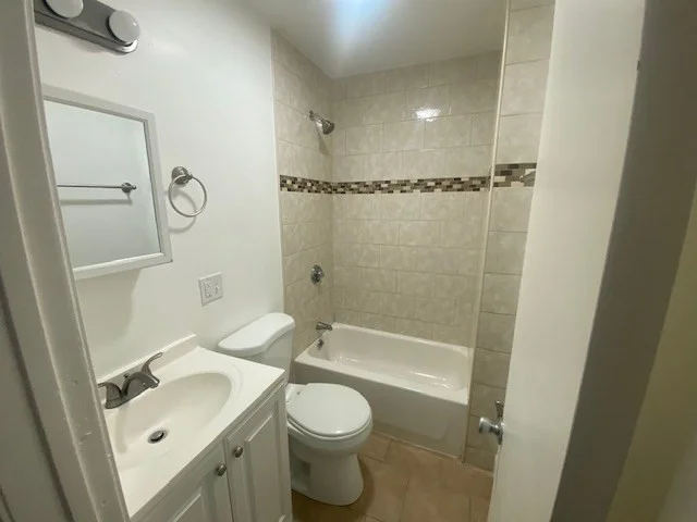 176 Ferry St, Everett