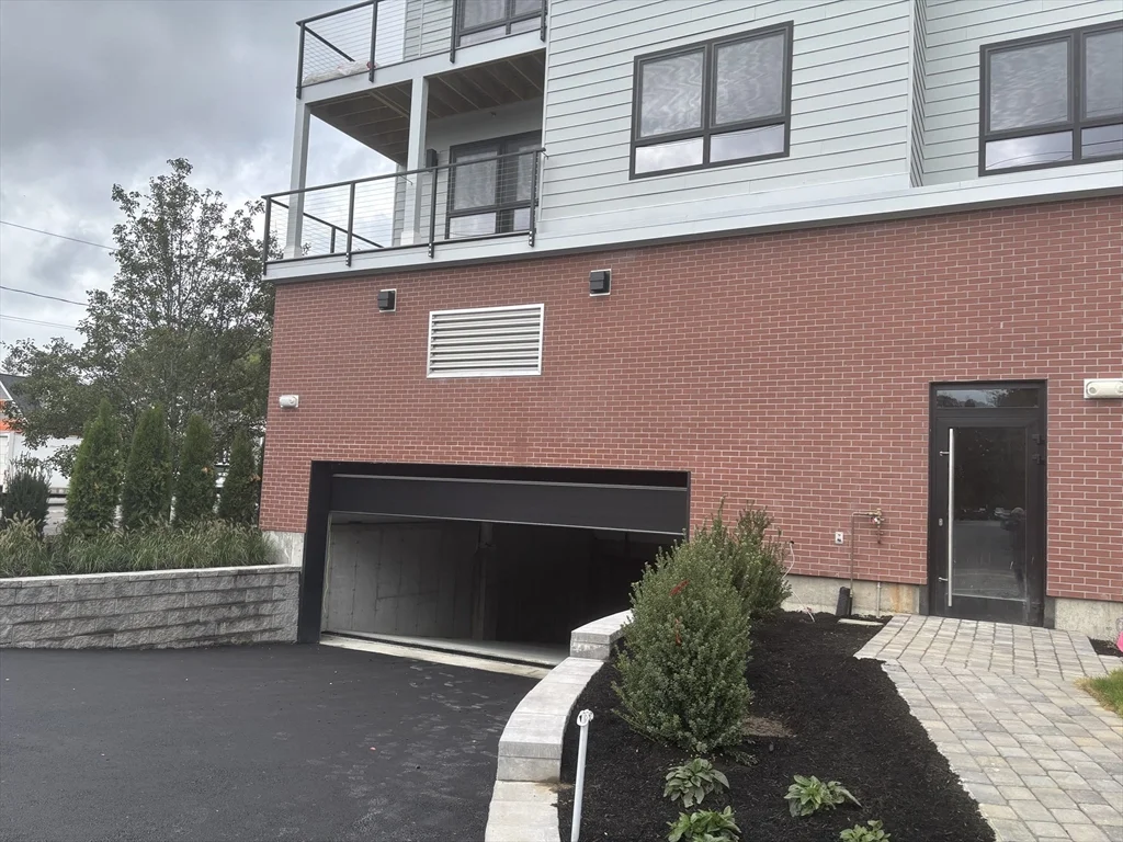 1391 Main St, Walpole