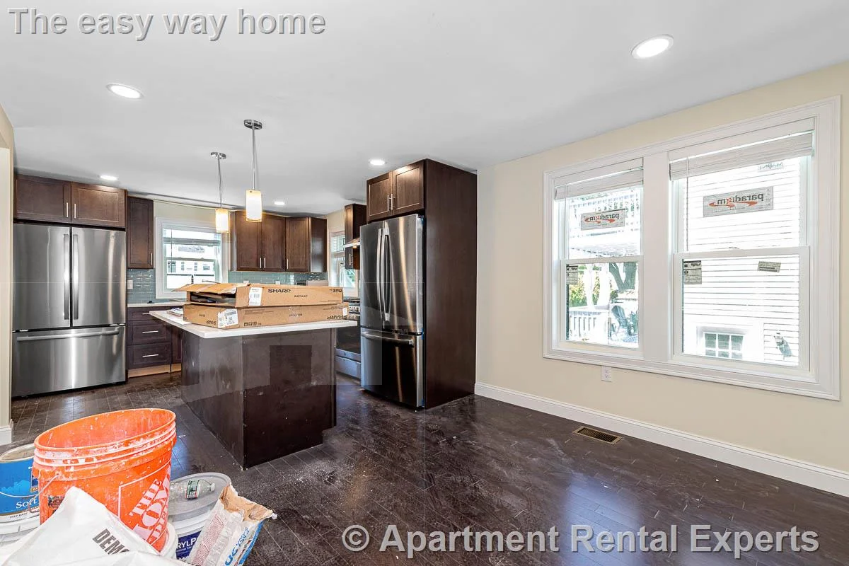 70-72 Stanley Ave, Tufts
