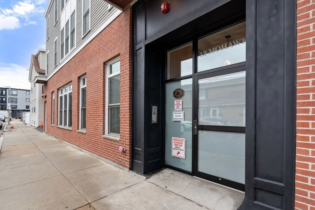 12 Mohawk St, South Boston