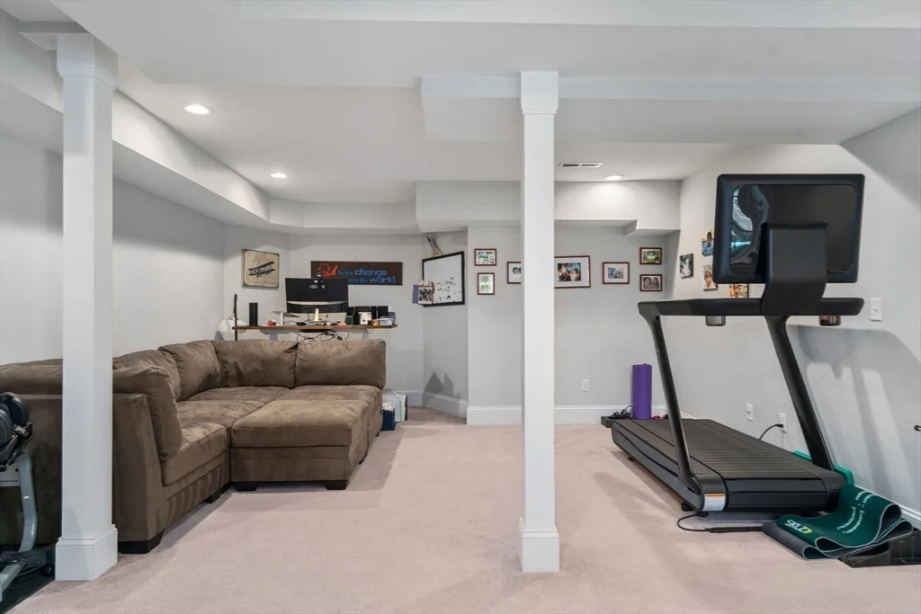 119 Charlesbank Rd, Newton Corner