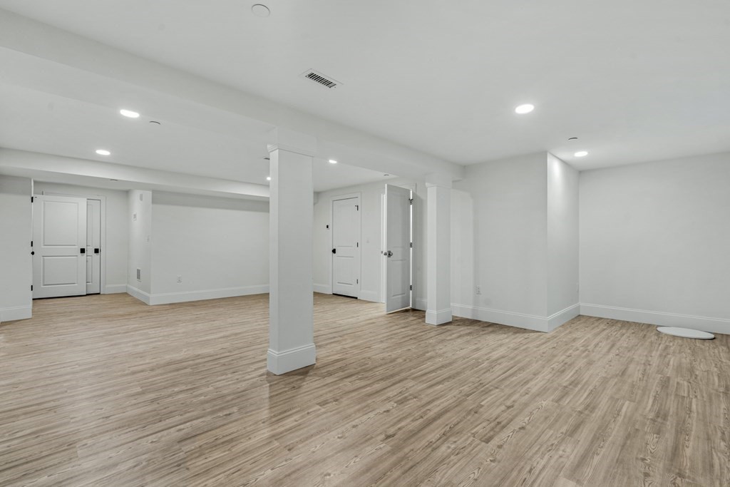 19 Lily Pond Ln, Lexington