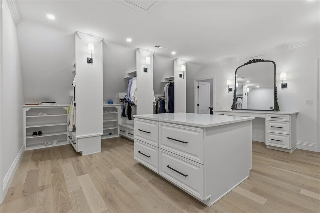 959 Chestnut St, Newton