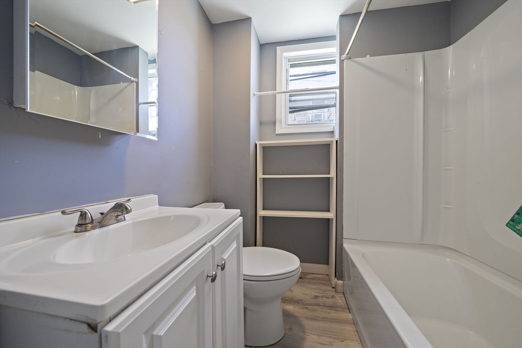 48 Rocliffe St, Fall River