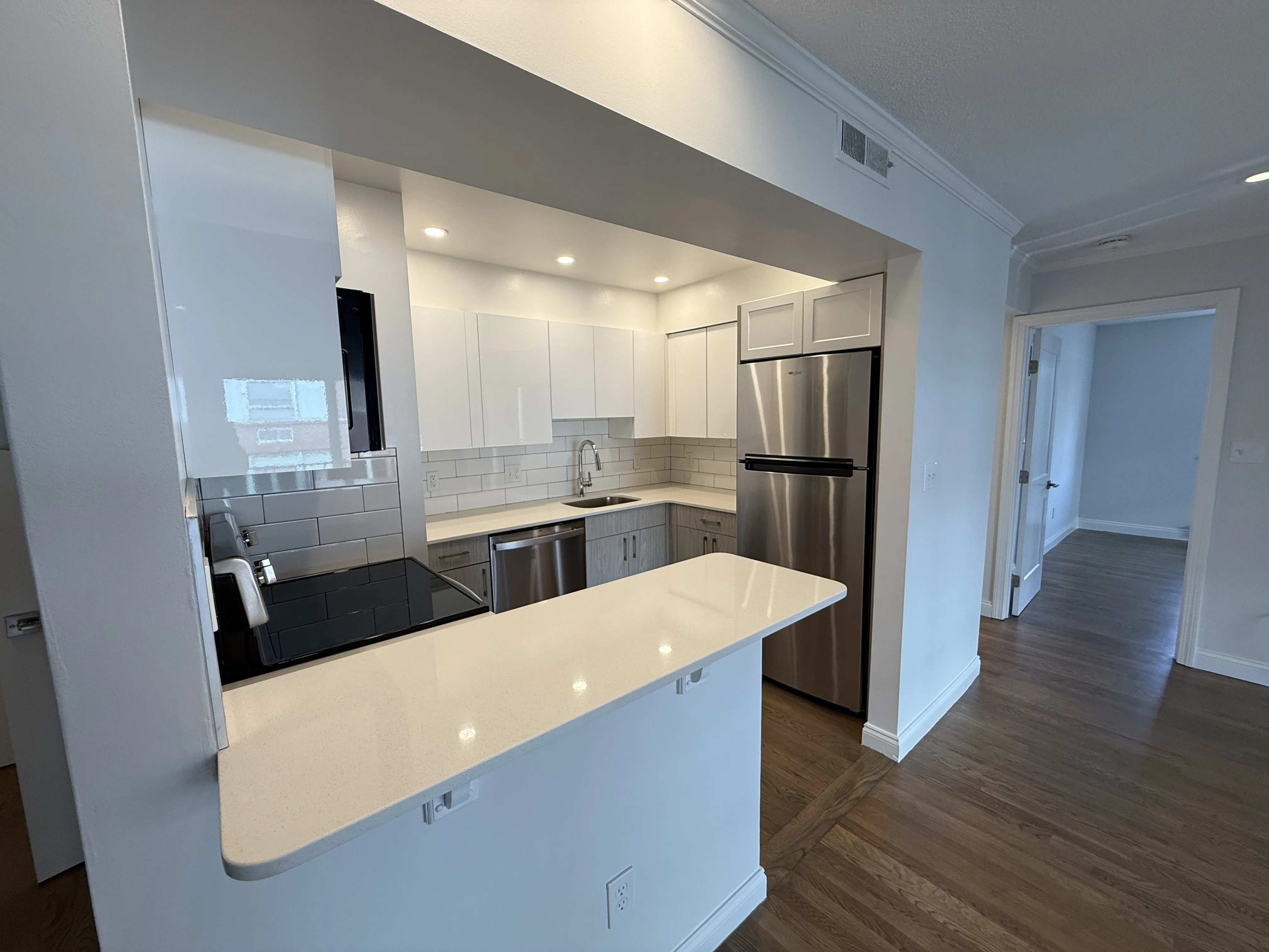 320 Hammond Pond Pkwa, Chestnut Hill