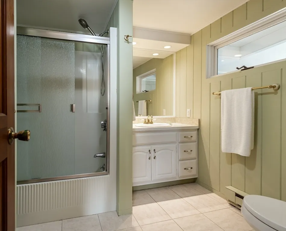 33 Eagle Hill Rd, Great Neck