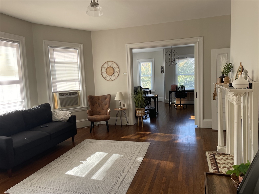 986 Plymouth Ave, Fall River