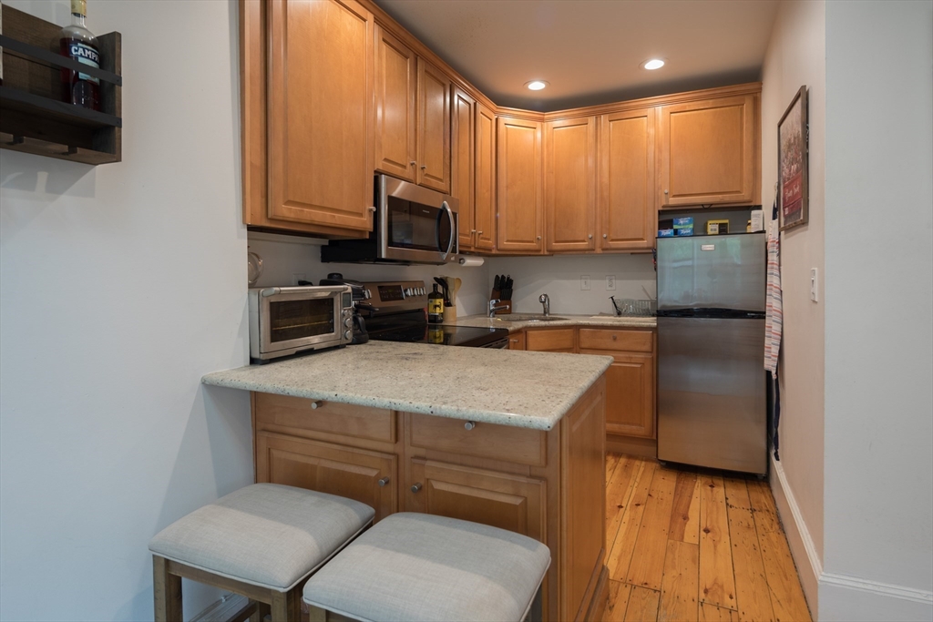 221 W Newton, South End