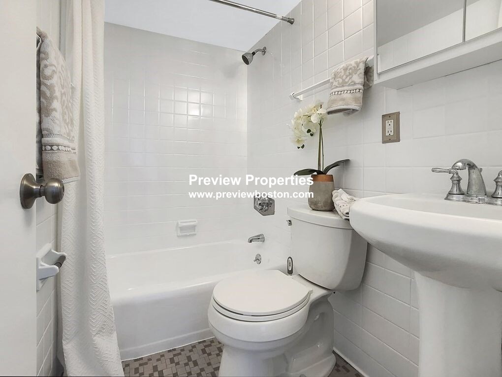 26 Commonwealth Ter, Brighton