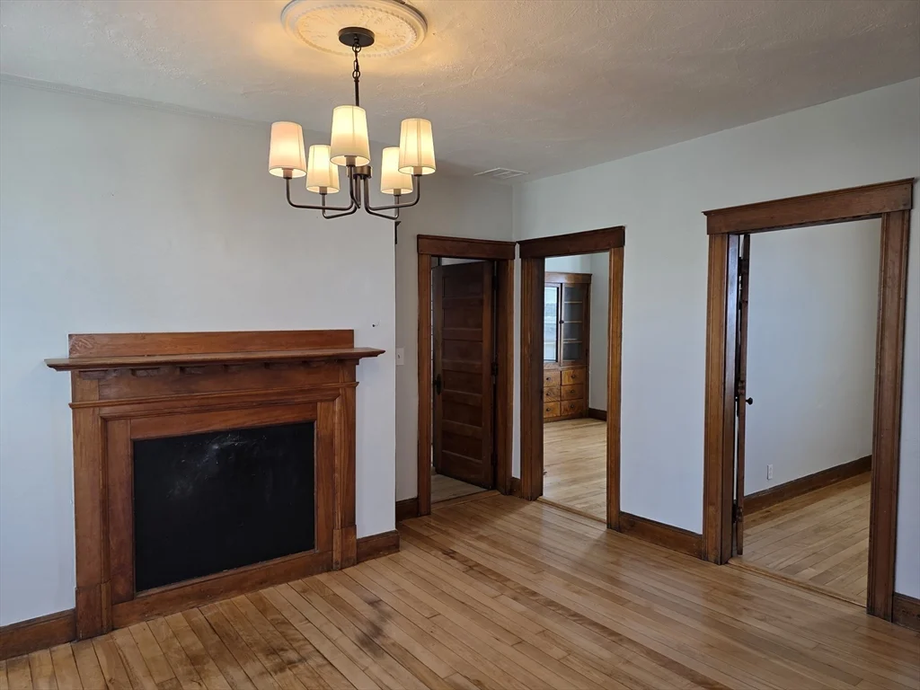 2 Hillside St, Worcester