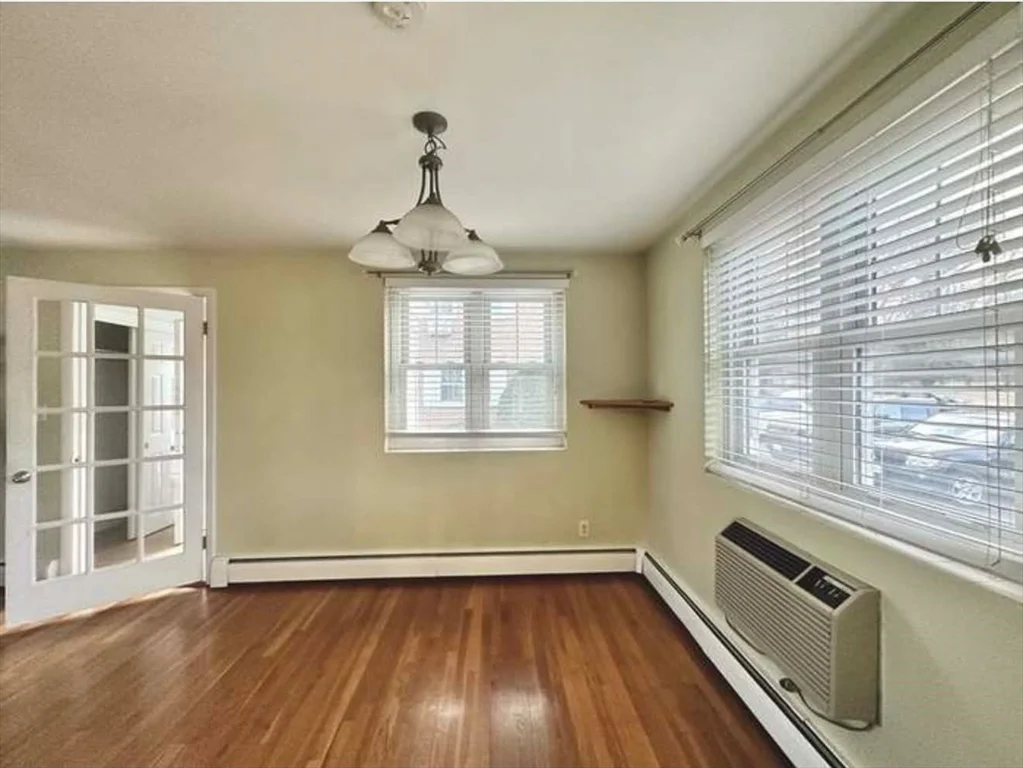48 Emerson Garden, Lexington