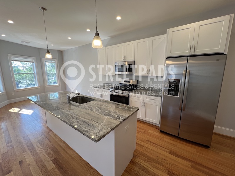 8 Islington St, Allston