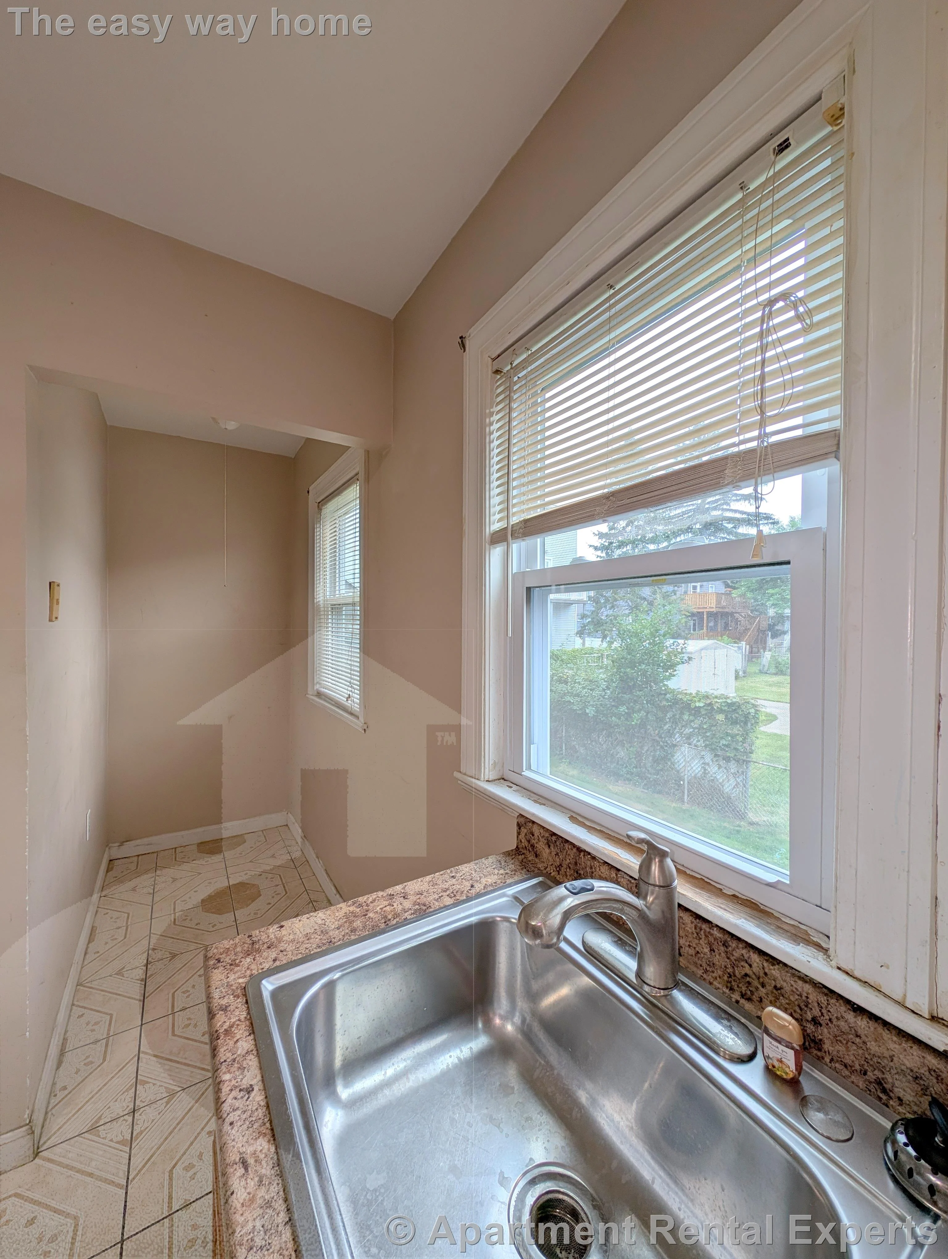 85 Billings Ave, Tufts