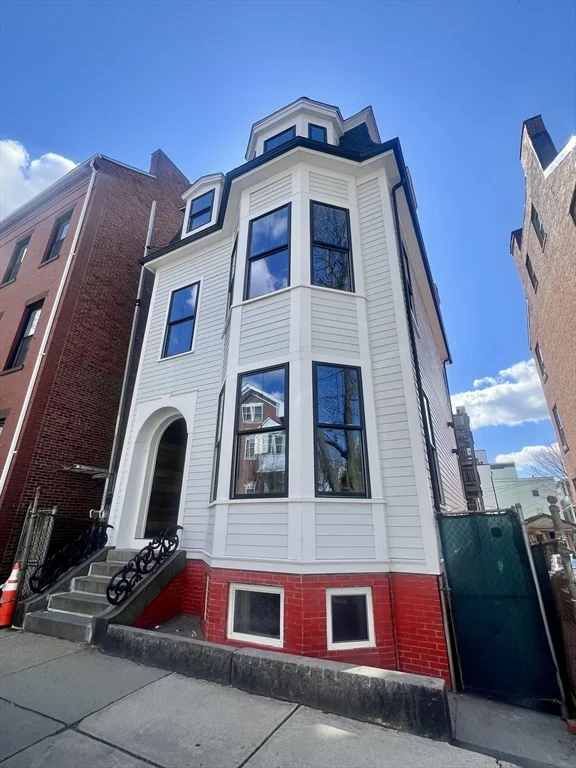 395 W 4th St, South Boston
