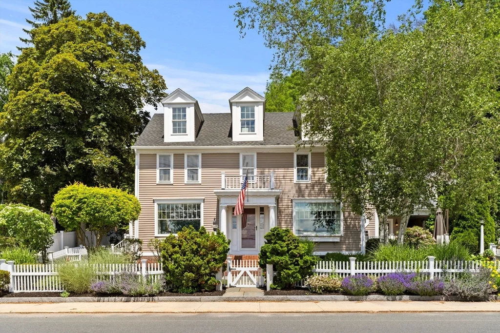 452 Main St, Amesbury