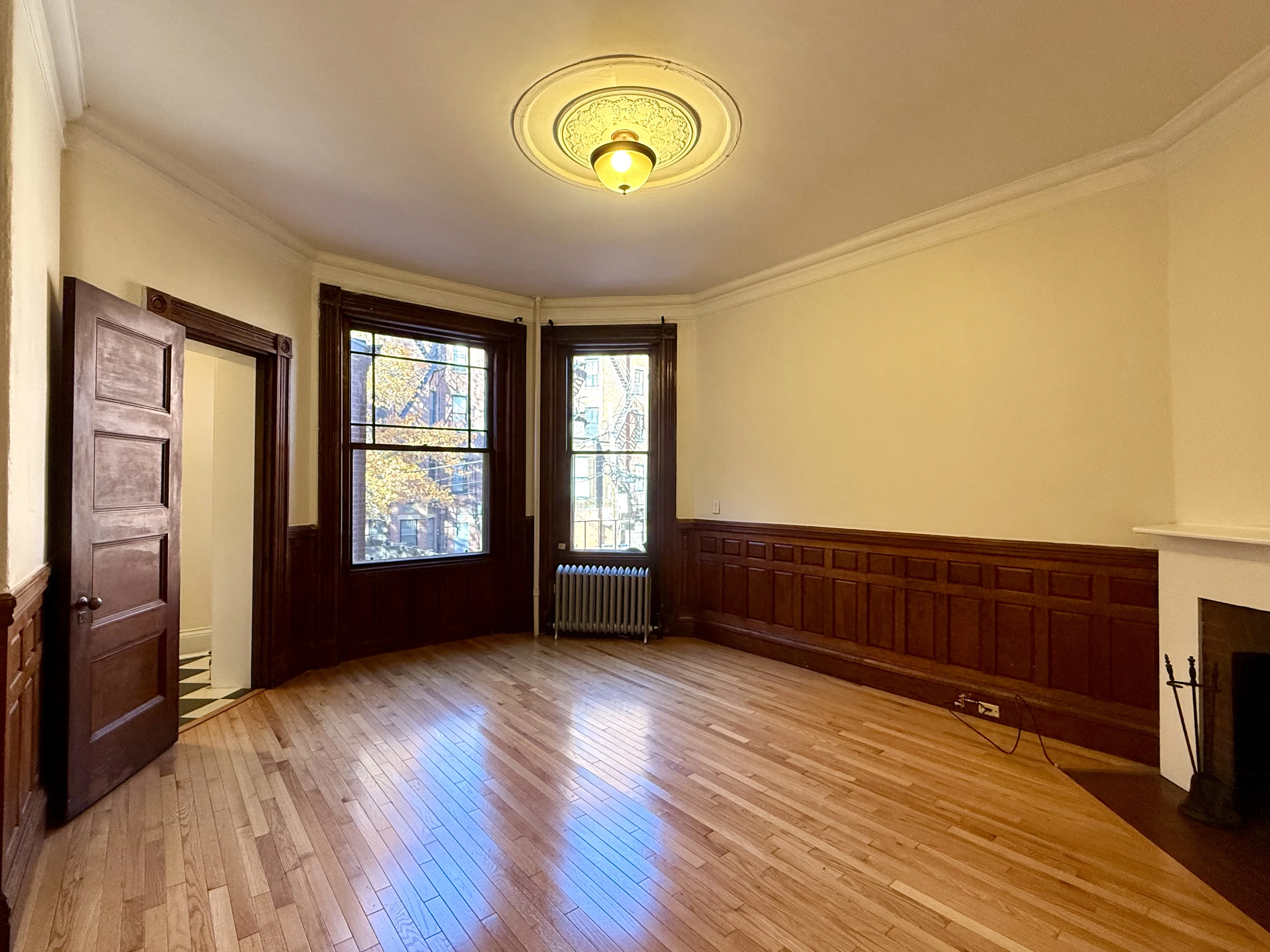 293 Newbury St, Back Bay