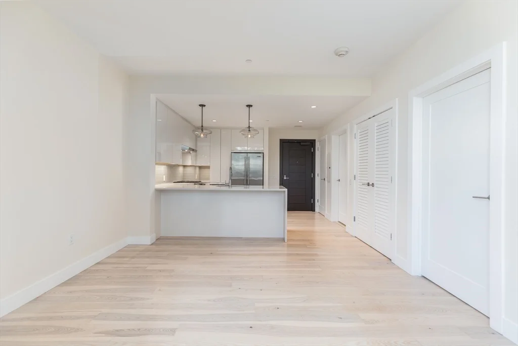 32 Traveler St, South End