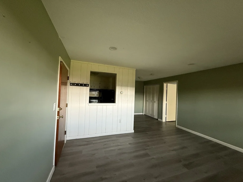 12 Williamsburg Ct, Shrewsbury