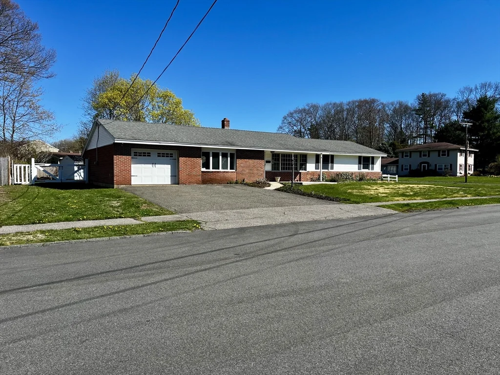 1 Perkins Rd, Danvers