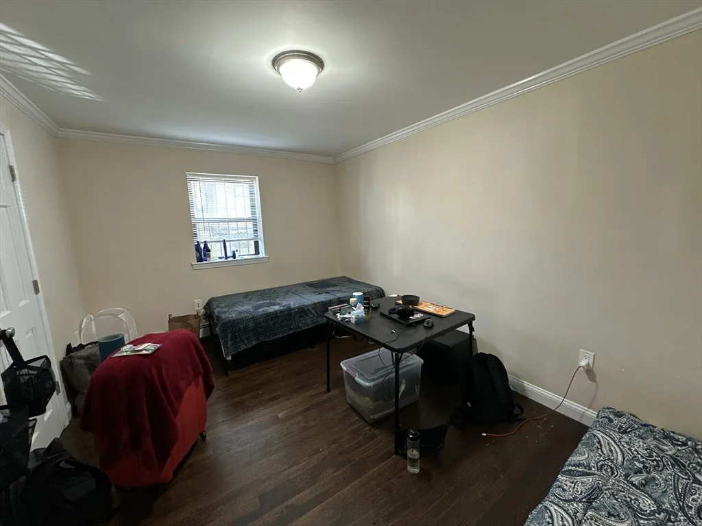435 Walnut Ave, Roxbury