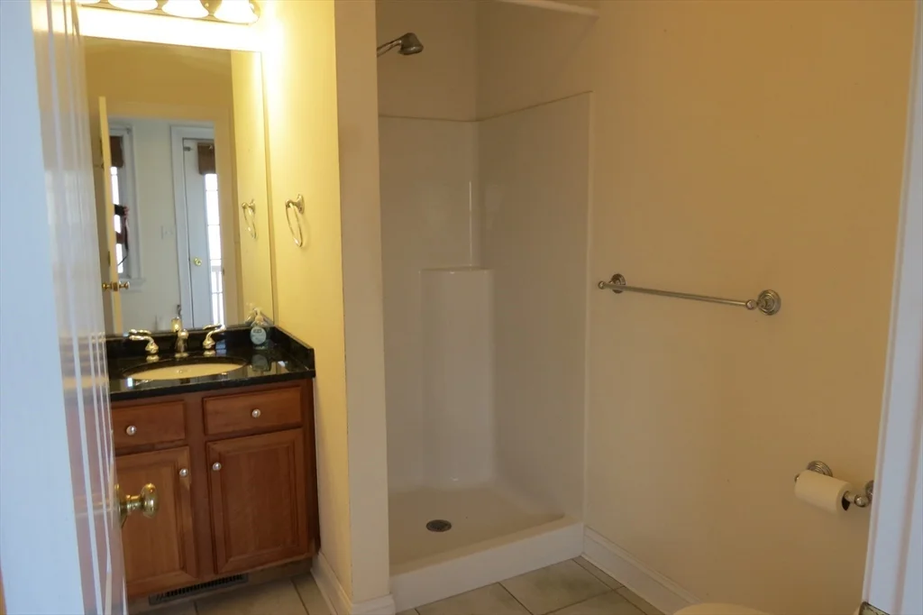 11 Railroad Ave, Salisbury