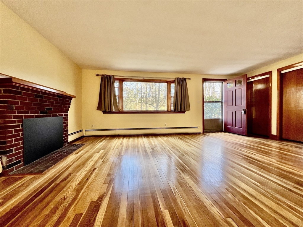 45 Maiden Ln, Wayland