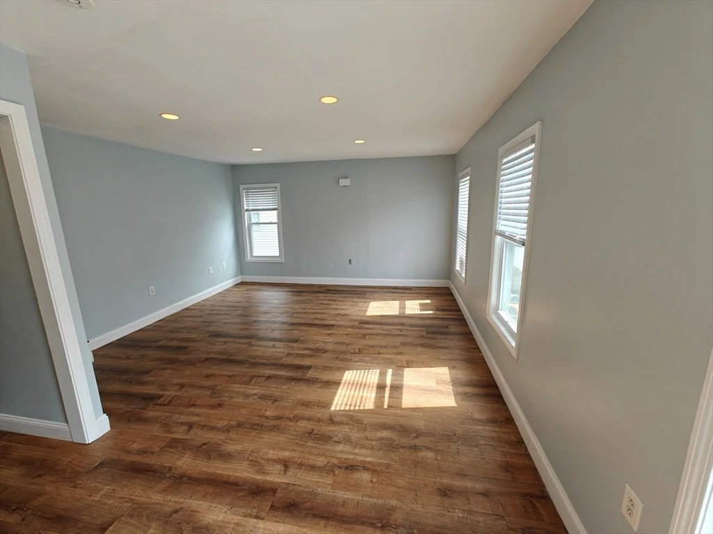 102 Mount Pleasant Ave, Roxbury