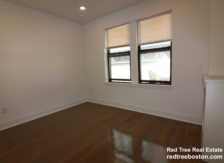 11 Peterborough St, Fenway