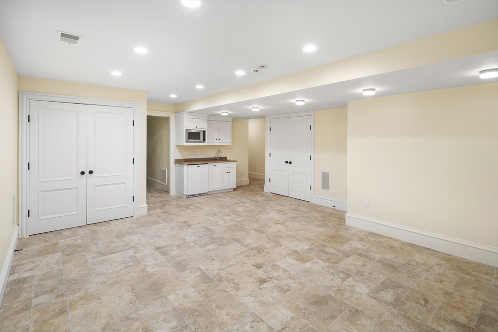 72 Drumlin Rd, Newton