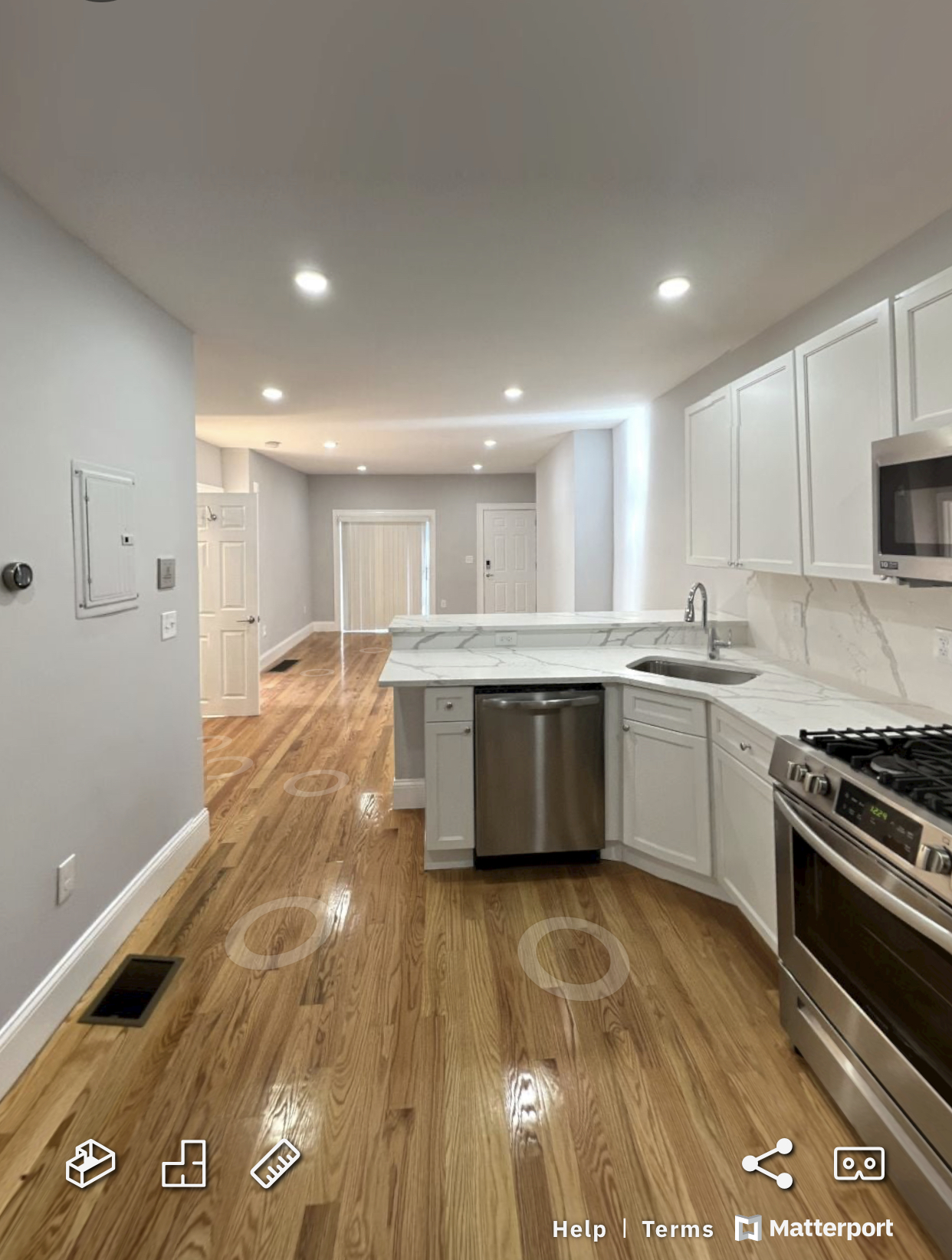 372 Oxford St, Ward Two