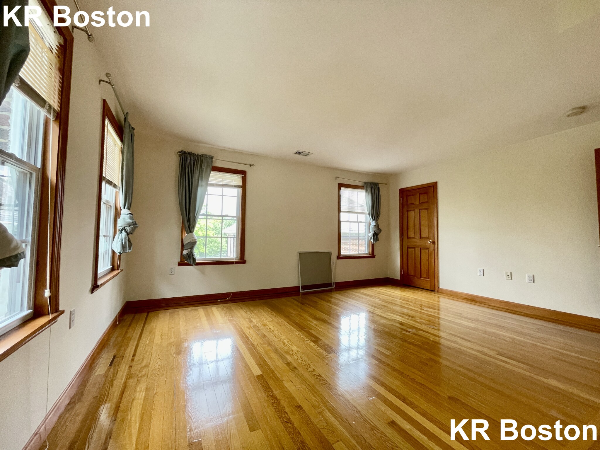 5 bed, 2.5 bath apartment for rent at 52 Rawson Rd Unit 1, Brookline Hills — photo 2 of 7