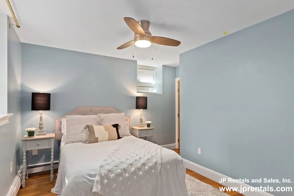 19 Norfolk St, Roxbury