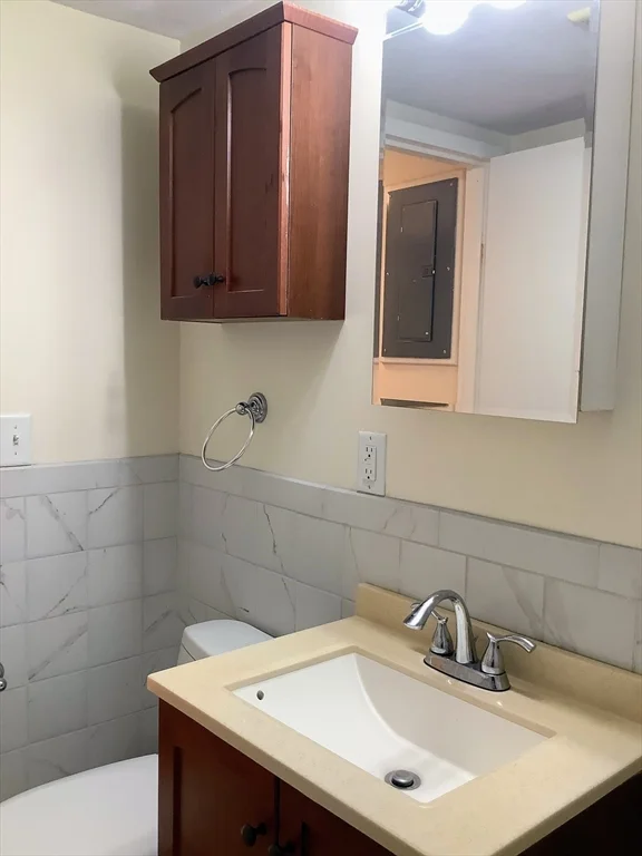 1105 Lexington St, Waltham