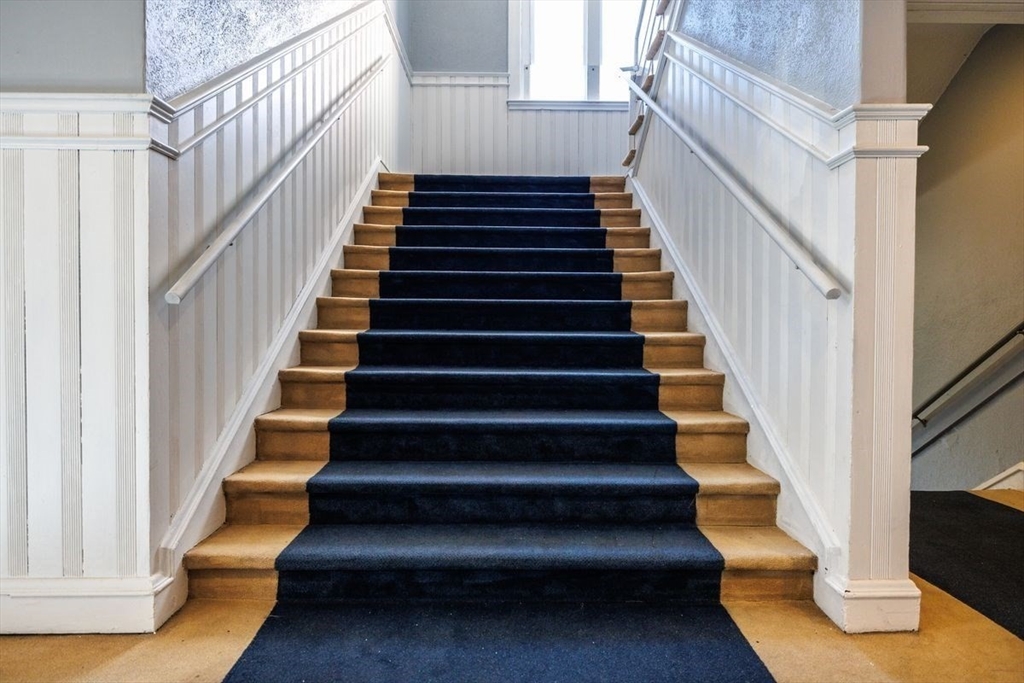 260 Fountain St, Fall River