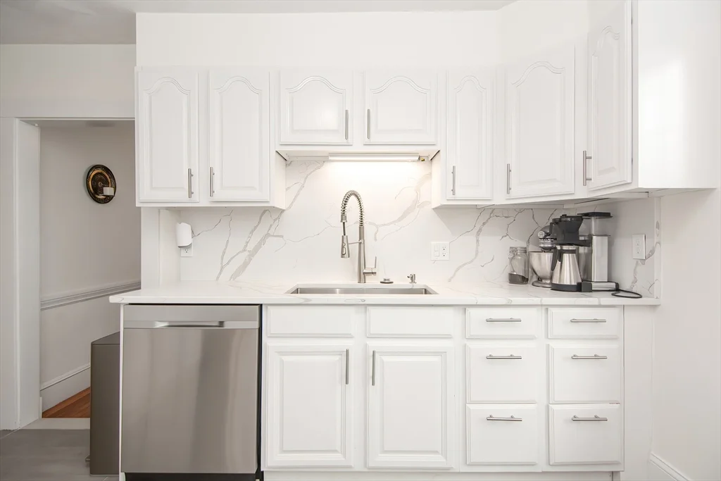 48 Farquhar St, Roslindale