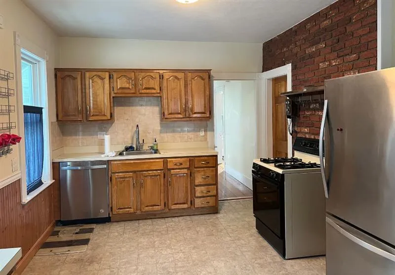 16 Edward Sullivan Rd, Strawberry Hill