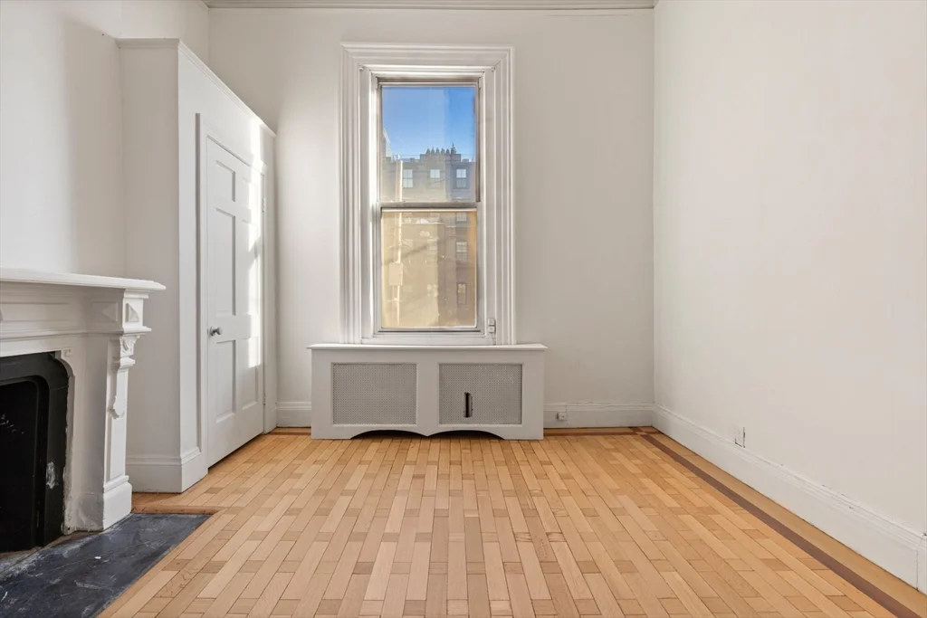 413 Beacon St, Back Bay