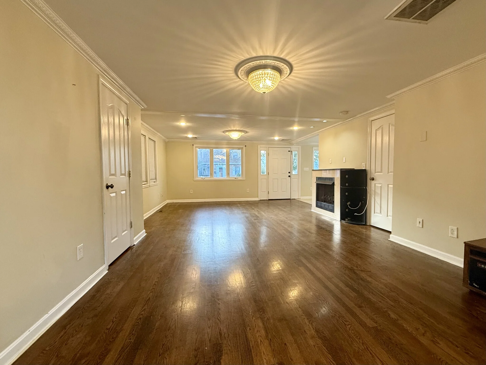 8 Brandley Rd, Watertown