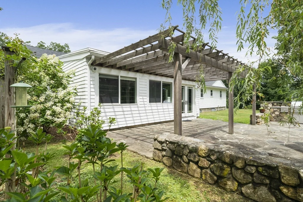 114 Main St, Norwell