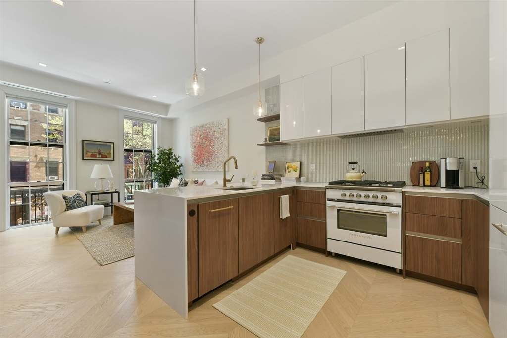 112 Charles St, Beacon Hill