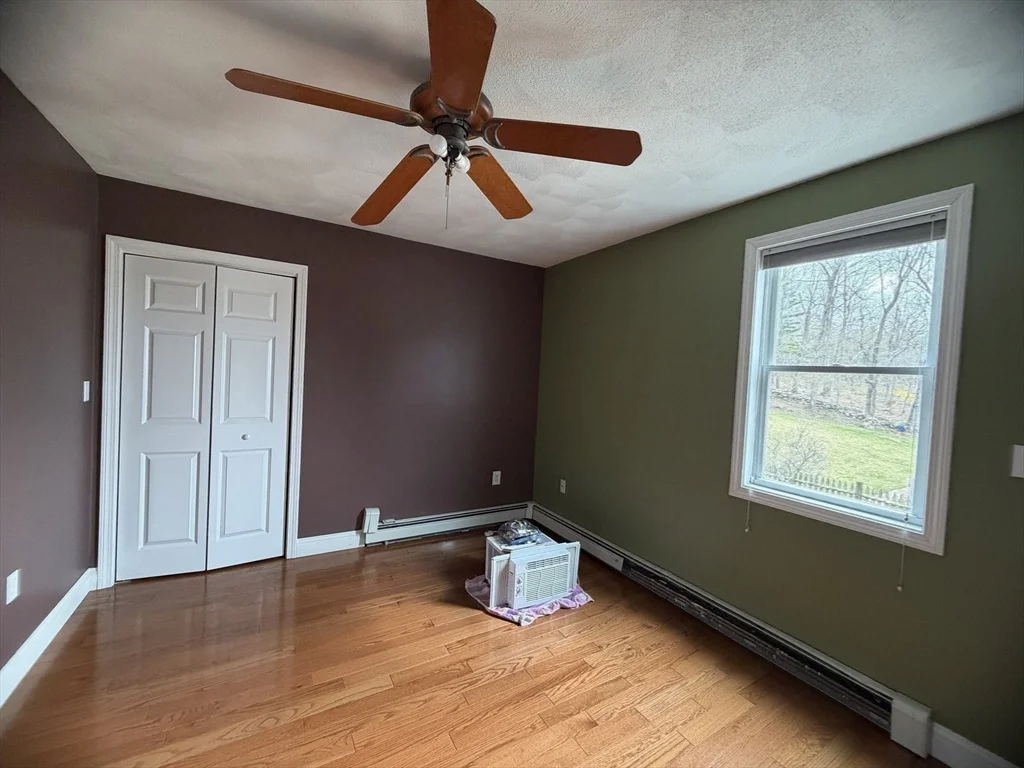 81 N Main St, North Bellingham