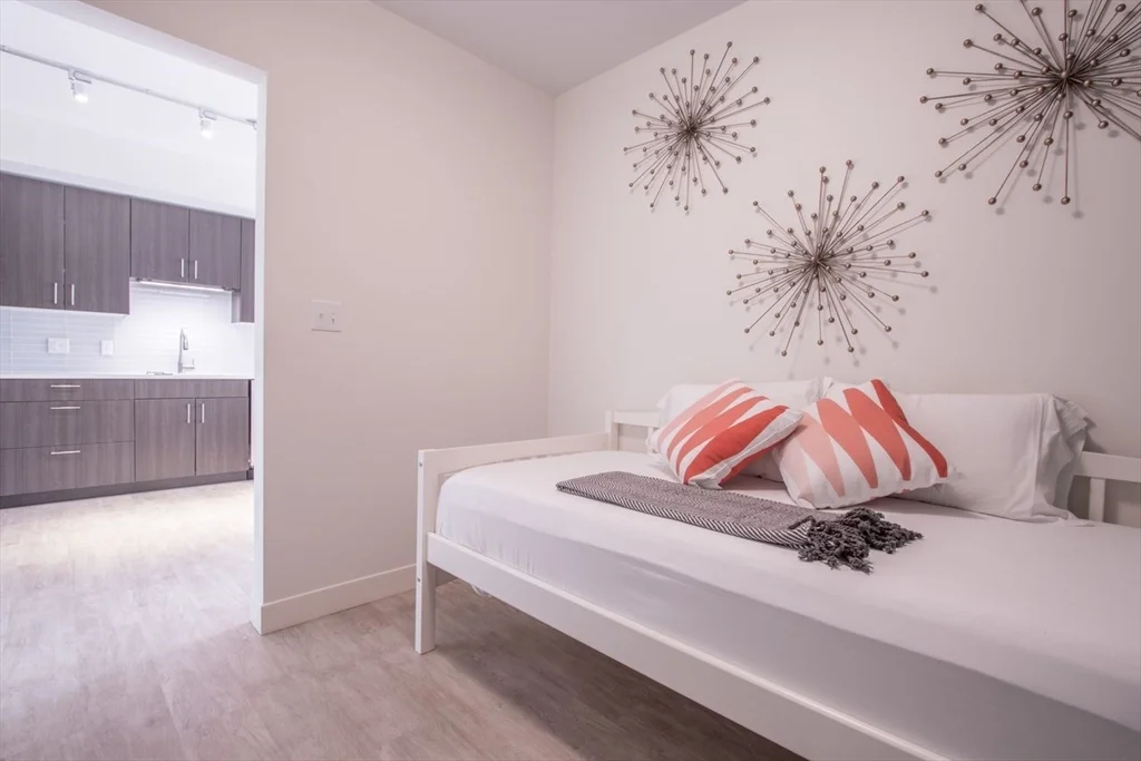 900 Beacon St, Fenway