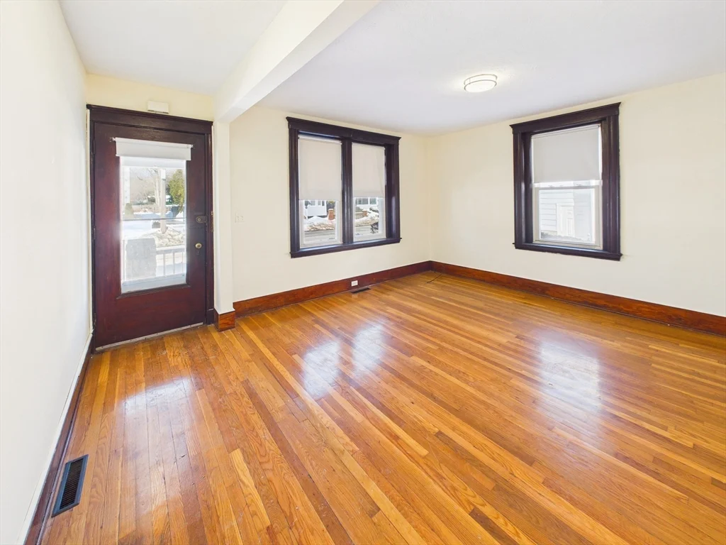 4 River St, East Dedham