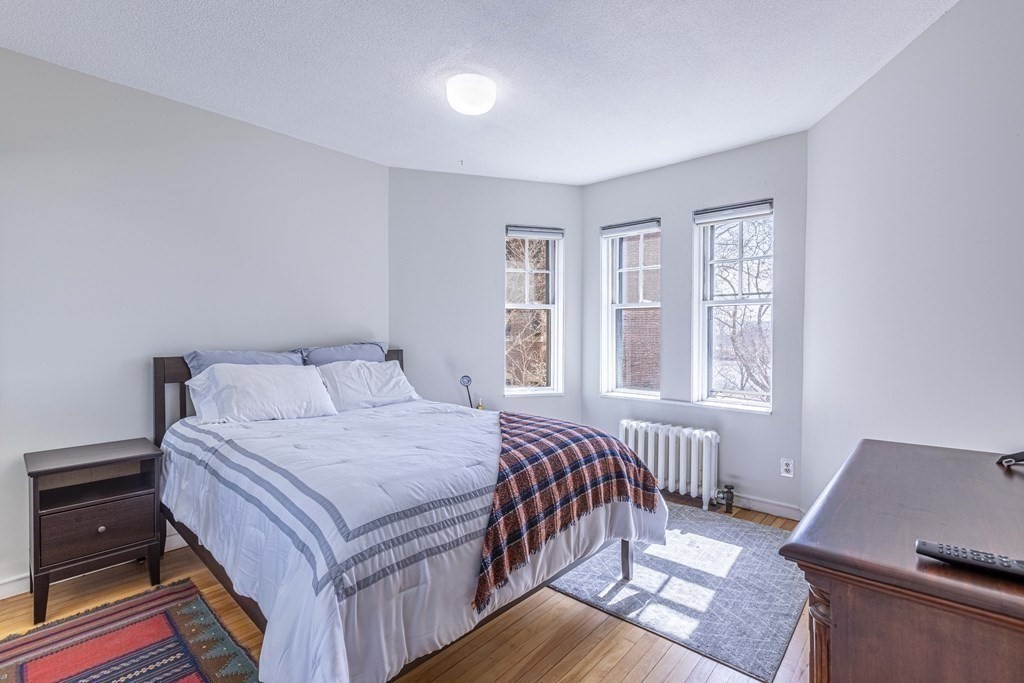 993 Memorial Dr, Cambridge