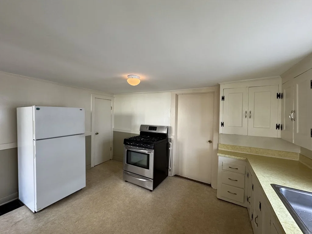 1 Cammetts Ct, Amesbury