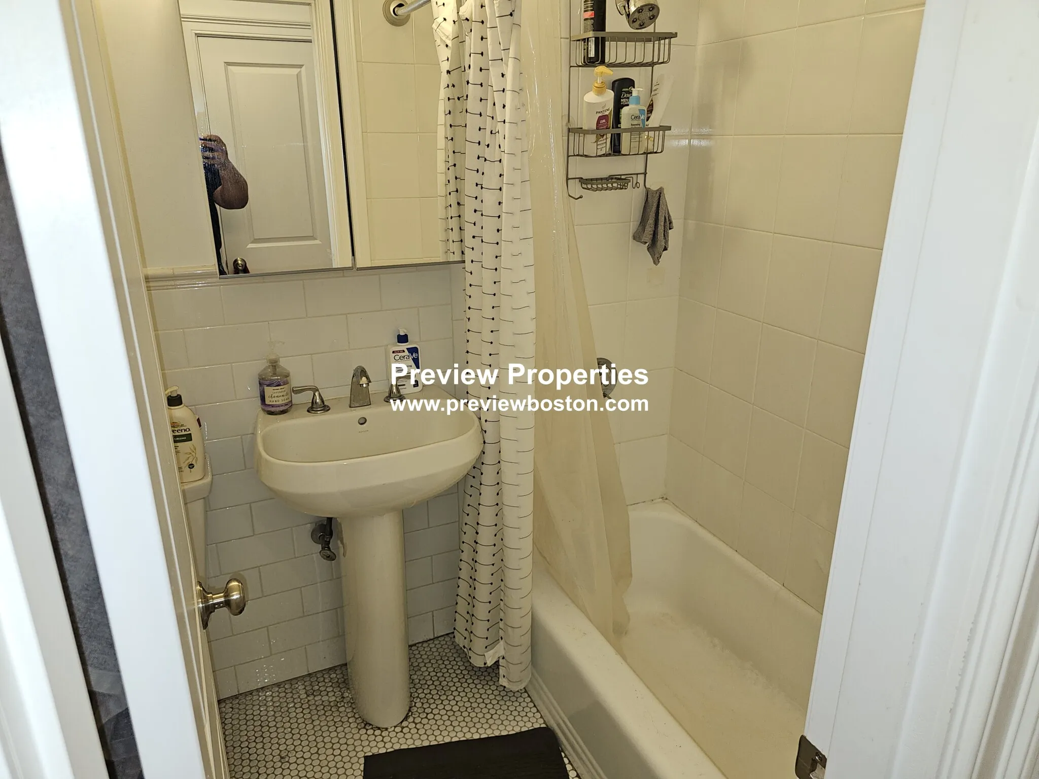 922 Beacon St, Fenway