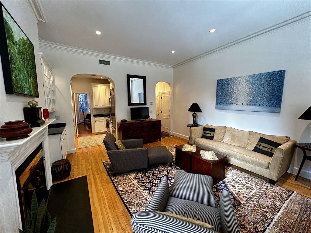 3 Walnut St, Beacon Hill